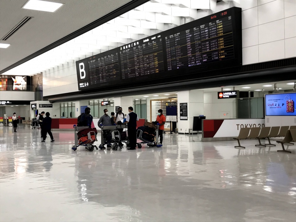 成田空港到着ロビー