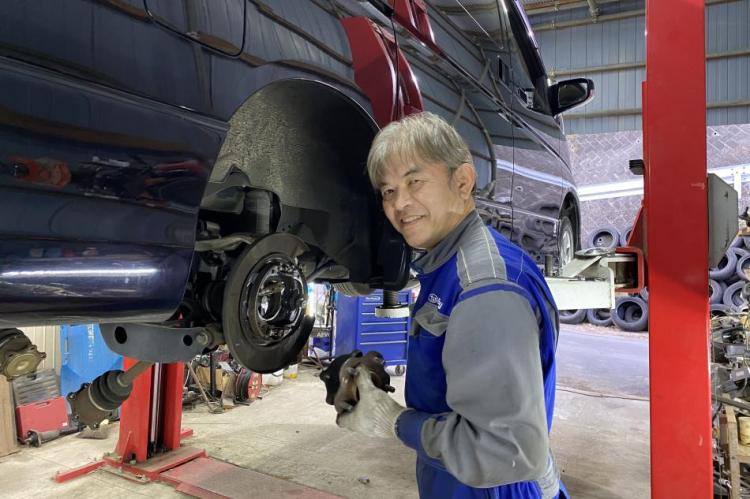 自社整備工場でタクシー/ハイヤーを整備