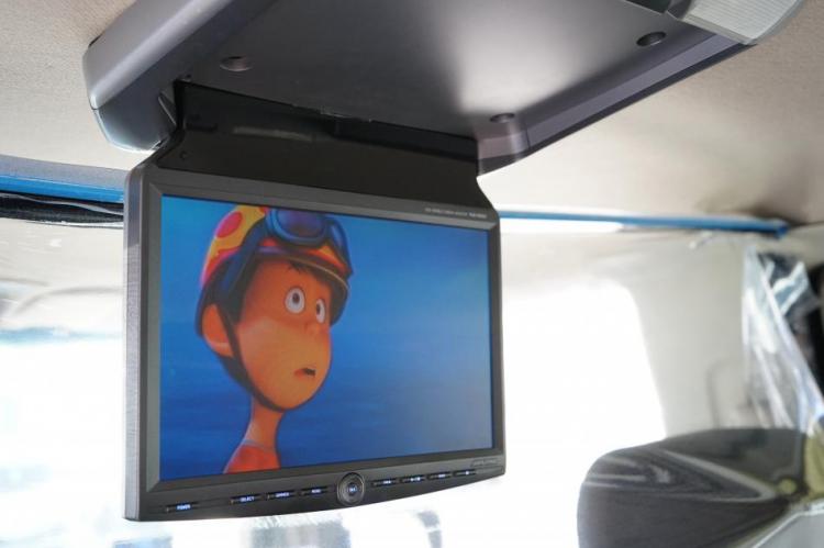車内モニター