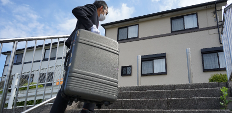 お荷物などお手伝いします。