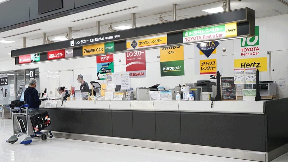 成田空港内にある大手レンタカー会社の窓口