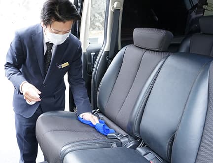 The limousine is thoroughly disinfected with alcohol after each operation.